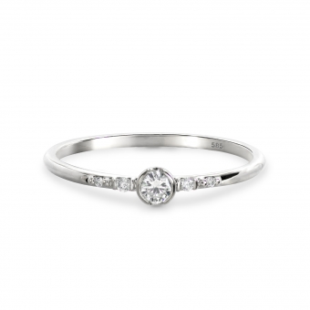 Engagement Ring with 5 Diamonds