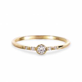 Engagement Ring with 5 Diamonds